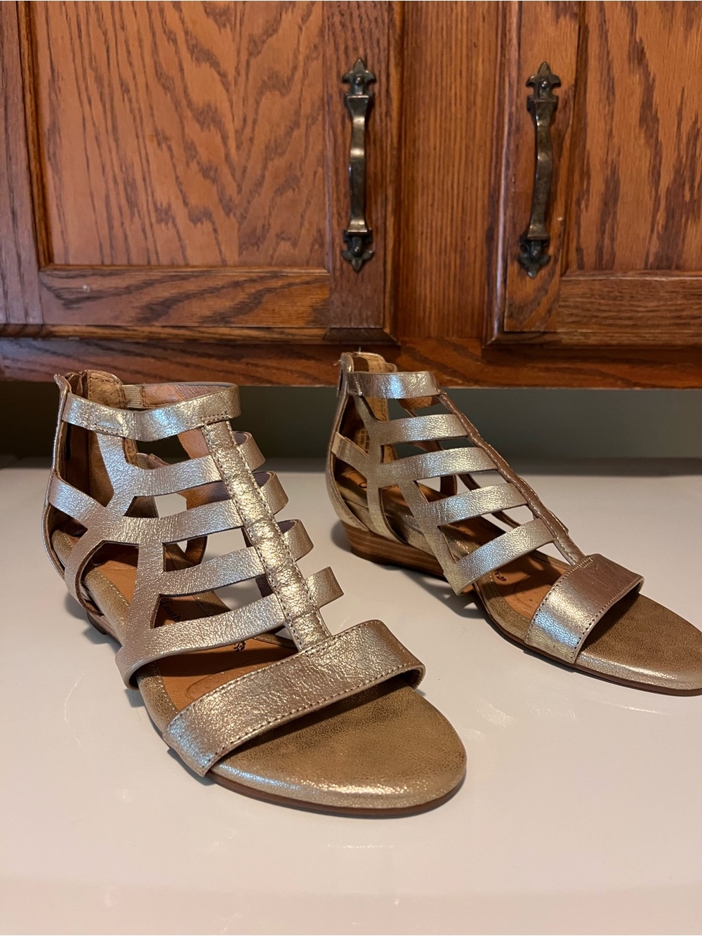 Söfft Rio NWT Gold Metallic Leather Gladiator Wedge Sandals Women’s Sz 6.5 M NWT